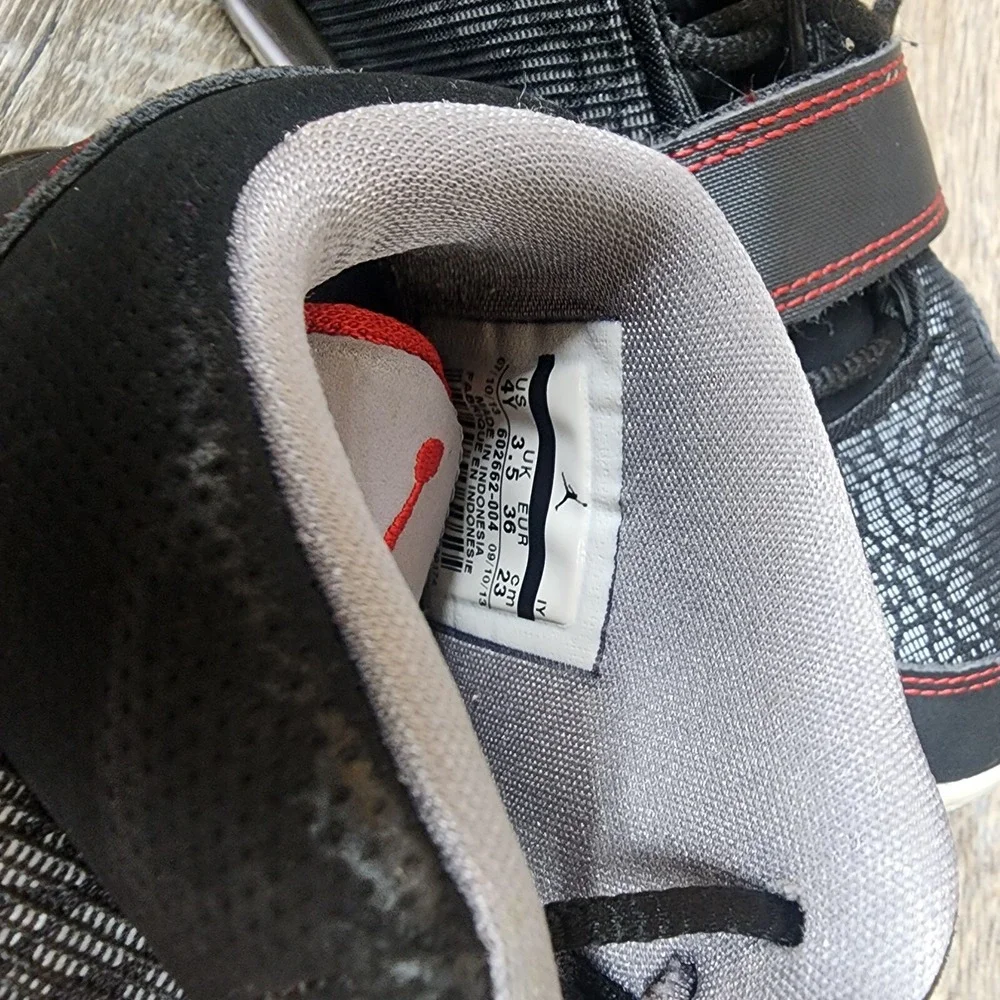 Jordan Nike Boys Basketball Sneakers 2013 #602662-004 Size‎ 4Y Black Gray Red